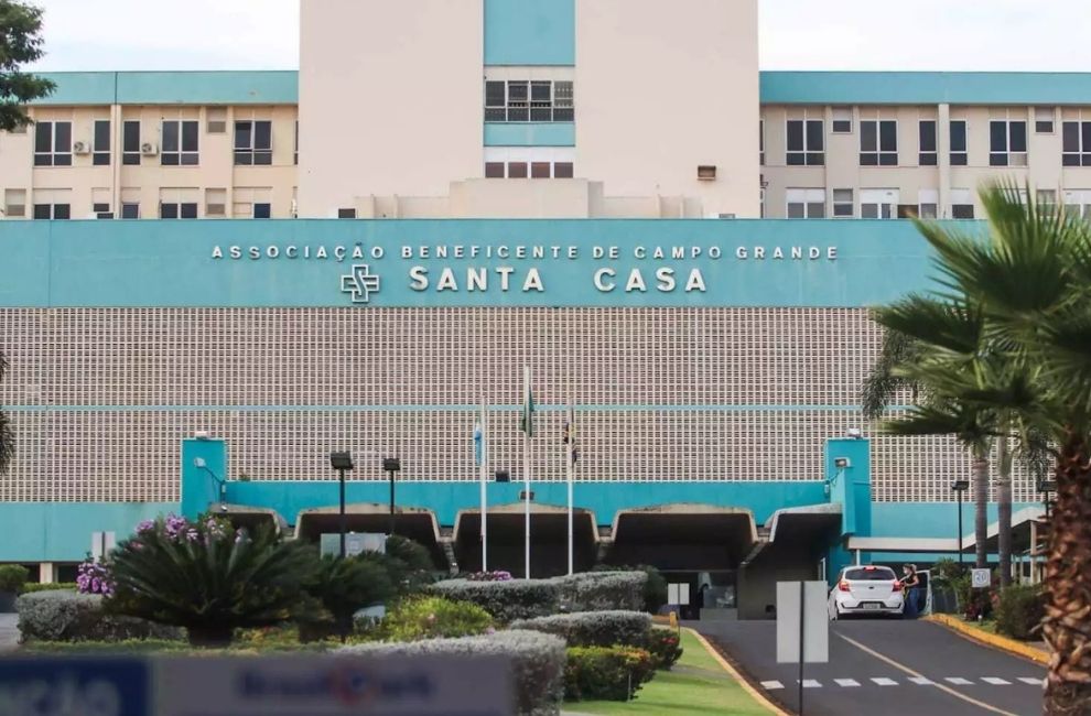 Justiça multa Estado e Prefeitura em R$ 200 mil por dia por crise na Santa Casa