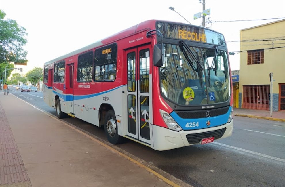 Queda durante desembarque em ônibus termina em morte de idoso