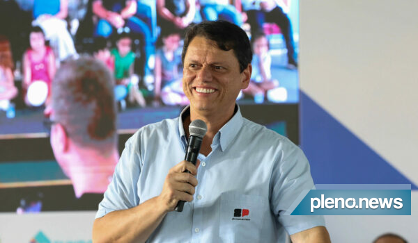 Tarcísio vence Haddad e é reeleito governador de São Paulo