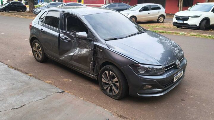 Carro envolvido no acidente que matou enfermeira em Dourados