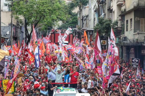 Explosão deixa três feridos na Avenida Paulista em dia de ato com Lula